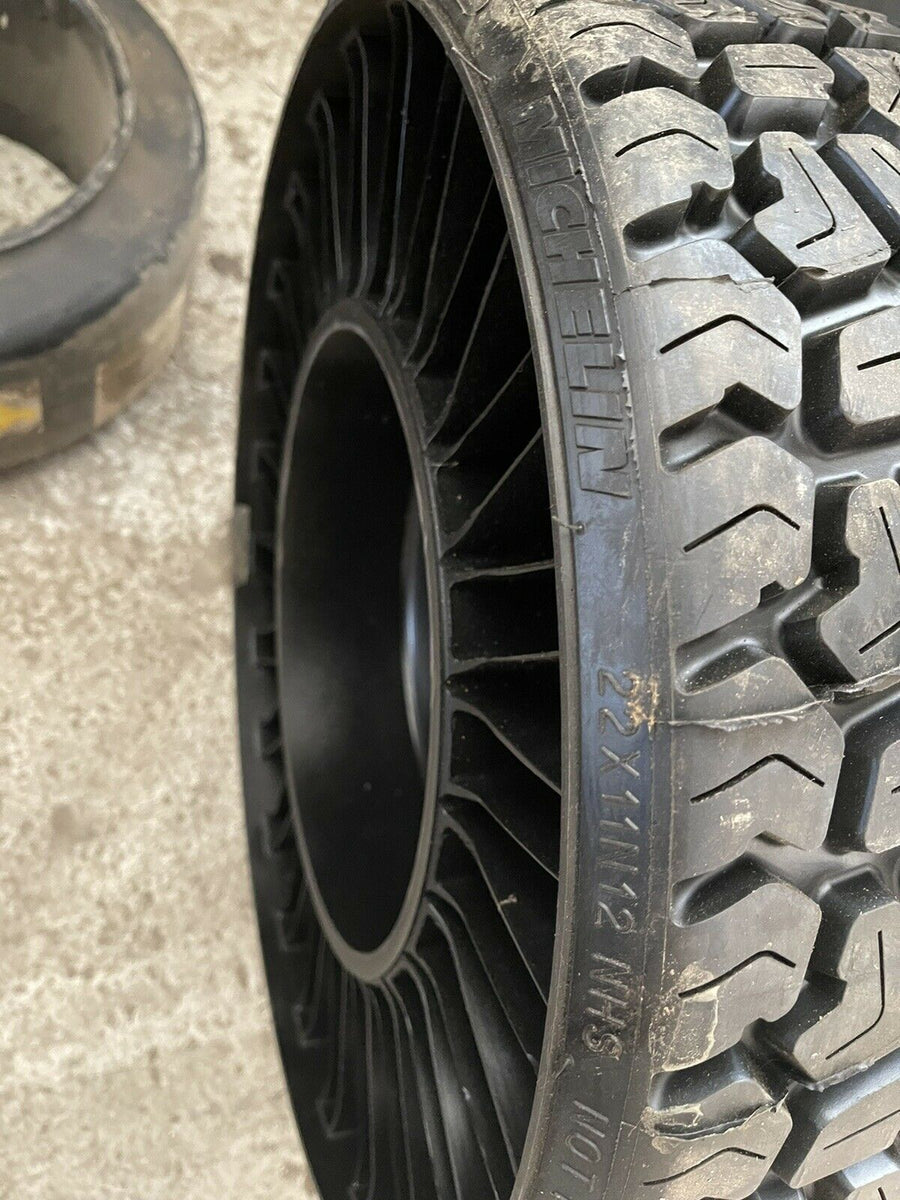 (1) MICHELIN X TWEEL TURF AIRLESS RADIAL TIRE 22" X 11" N...