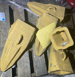 NEW GENUINE  CATERPILLAR 555-0562 BUCKET TOOTH *FREE SHIPPING*