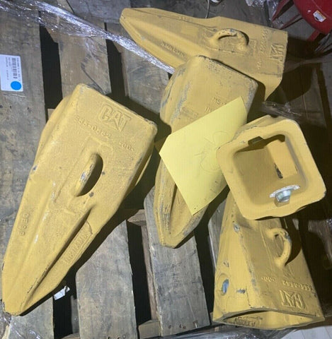 NEW GENUINE  CATERPILLAR 555-0562 BUCKET TOOTH *FREE SHIPPING*