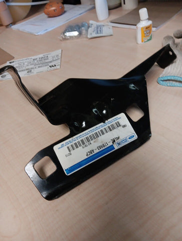 New Ford OEM Bumper Mounting Bracket 4L3Z-17B983-ABCP