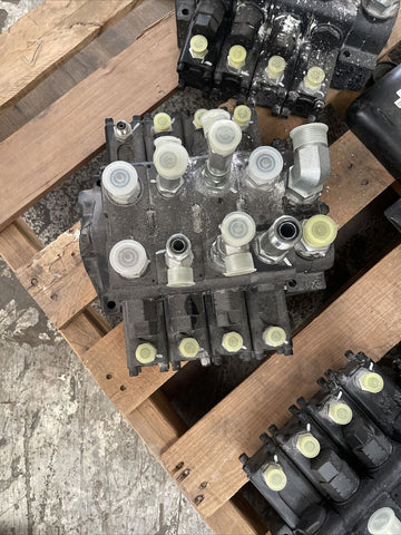 GENUINE PARKER SOLENOID DIRECTIONAL VALVE V20-10213 D C 22 **FREE SHIPPING**