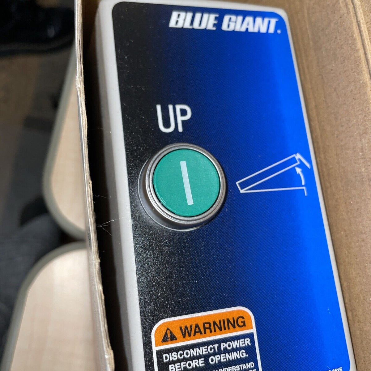 NEW BLUE GIANT DOCK LEVELER SINGLE PUSH BUTTON CONTROL SP1 027006L...