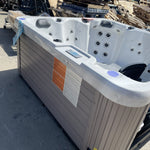 NEW Sunrans New Design Hot Tub SPA (SR810C) COSMETIC DAMAGE.