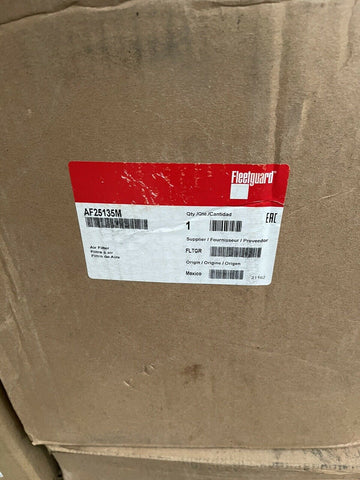 NEW GENUINE FLEETGUARD AIR FILTER (PN AF25135M) **FREE SHIPPING**