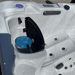 NEW Sunrans New Design Hot Tub SPA (SR810C) COSMETIC DAMAGE.