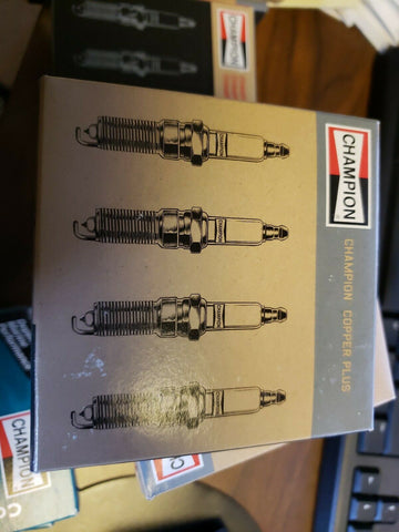 4pk GENUINE Champion Copper Plus Spark Plugs - 14 - RJ12YC Federal Mogul MS-Mega Mart Warehouse-Ultimate Unclaimed Freight Buyer and Seller Specialists