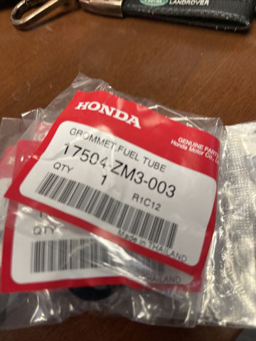 (5 PC LOT) GENUINE OEM Honda 17504-ZM3-003 GROMMET, FUEL TUBE **FREE SHIPPING**