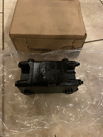 NEW Maxon OEM Liftgate part number 253513 flow divider pump-Mega Mart Warehouse-Ultimate Unclaimed Freight Buyer and Seller Specialists