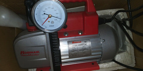 (1) NEW Robinair 15501 VacuMaster 5 CFM Vacuum Pump, 1/3 hp, 7.5 oz, 220V