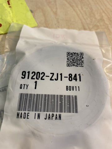 BRAND NEW GENUINE Honda 91202-ZJ1-841 - OIL SEAL (38X58X9)