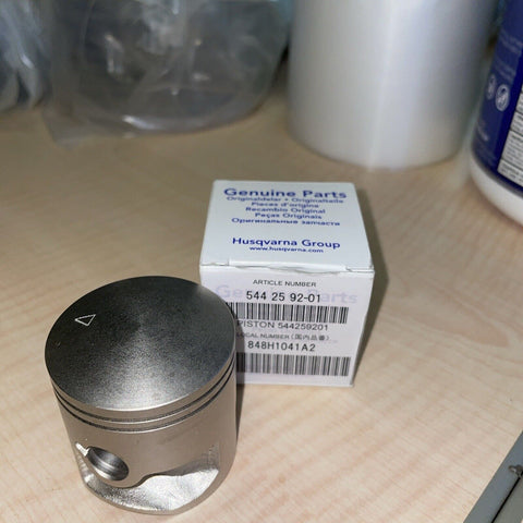 New Husqvarna Part #544 25 92-01 New Piston =ships free=