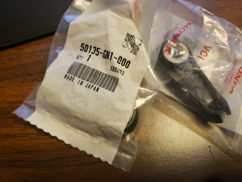(2 PC LOT) GENUINE OEM Honda 50135-GN1-000 - COLR R. RR. ENG HGR-Mega Mart Warehouse-Ultimate Unclaimed Freight Buyer and Seller Specialists