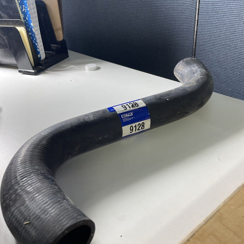 Molded Coolant Hose 1 1/2" x 1 1/2" x 18 29/32"  9128