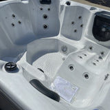 NEW Sunrans New Design Hot Tub SPA (SR810C) COSMETIC DAMAGE.