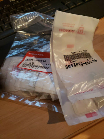 (12 PC LOT) GENUINE OEM Honda 96300-06025-00 - BOLT, FLANGE (6X25)-Mega Mart Warehouse-Ultimate Unclaimed Freight Buyer and Seller Specialists