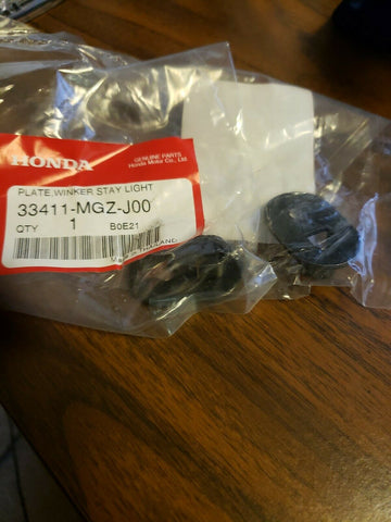 (2 PC LOT) GENUINE OEM Honda 33411-MGZ-J00 - PLATE TURN SIGNAL-Mega Mart Warehouse-Ultimate Unclaimed Freight Buyer and Seller Specialists