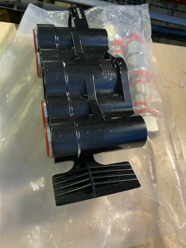 BRAND NEW 10 933 0133 FLJ CHN HYDRAULIC VALVE 109330133