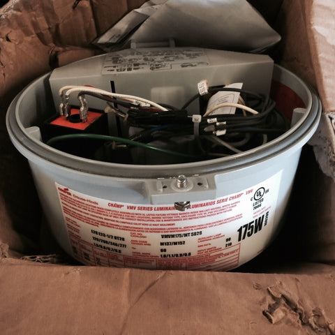 NEW CROUSE HINDS VMVM175/MT S828 CHAMP LUMINAIRE 120/208/240/277V 175W D525997-Mega Mart Warehouse-Ultimate Unclaimed Freight Buyer and Seller Specialists