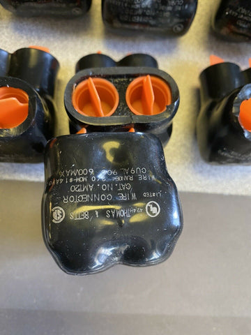 BRAND NEW THOMAS&BETTS   AMT20 WIRE CONNECTORS BLACKBURN ( 12 PER LOT )