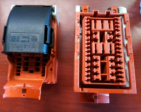 NEW FORD CONNECTOR 3M5T-14489-ZVC SLV, 46WAY, BN, PBT-Mega Mart Warehouse-Ultimate Unclaimed Freight Buyer and Seller Specialists