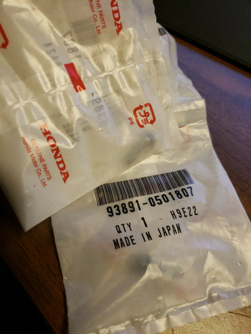 (6 PC LOT) GENUINE OEM Honda 93891-0501807 Screw W/ Washer N.O.S.-Mega Mart Warehouse-Ultimate Unclaimed Freight Buyer and Seller Specialists