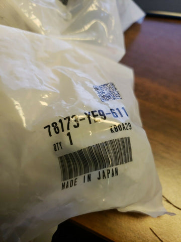 (4 PC LOT) GENUINE OEM HONDA 78173-YE9-611 Adapter-Mega Mart Warehouse-Ultimate Unclaimed Freight Buyer and Seller Specialists