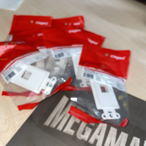 10X Legrand ON-Q WP3411-WH 1-Port Decorator Outlet Strap White