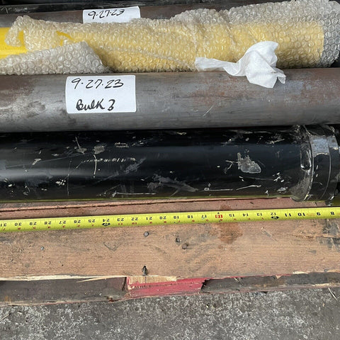 NEW B12 00643 hydraulic cylinder with cosmetic damage (scratches) SHIPS FREE!!!