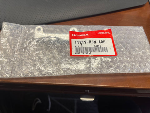 Honda BRACKET, FR. ENGINE COVER (LOWER) 11219-MJN-A00  **FREE SHIPPING**